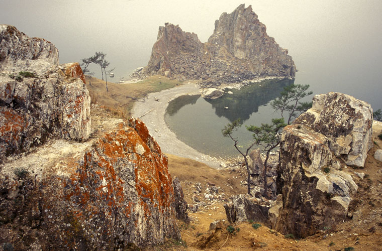 Schamanenfelsen im Nebel